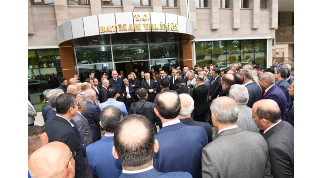 Gönüllerde taht kuran başarılı Vali Deniz, Manisa’da heyecan yarattı