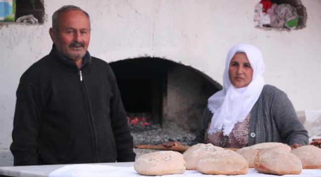 20 yıldır yaptıkları ekşi mayalı köy ekmeği gelir kapıları oldu