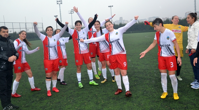 Altın kızlar Jetgiller'i gole boğdu: 8-0