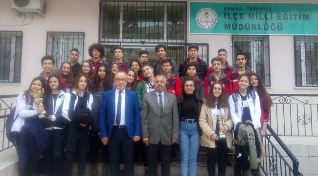 Final Lisesi başarılarını Turgutlu protokolüyle paylaştı