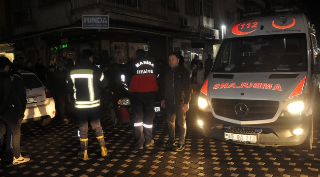 Kavşakta otomobiller çarpıştı: 2 yaralı