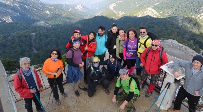 Olymposlular Mahmut Dağı zirvesine tırmandı