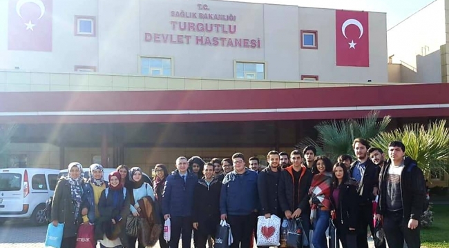 Turgutlu MYO öğrencilerinden ‘Sosyal Market’e destek