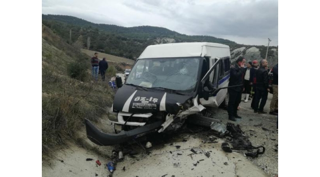 İşçi servisi otomobille çarpıştı: 1 ölü, 19 yaralı