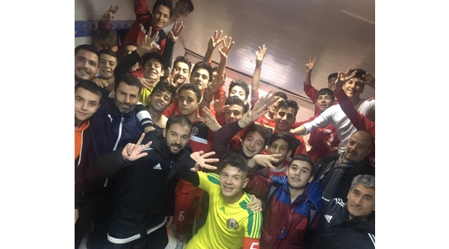 Turgutluspor U15 liderliğini sürdürdü