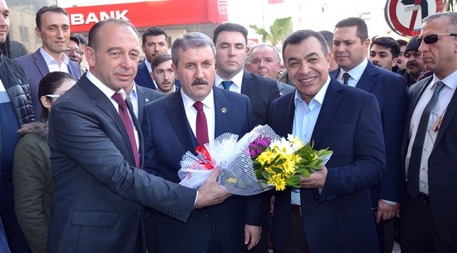 BBP Lideri Destici'den CHP'li Akın'ın seçim bürosuna ziyaret