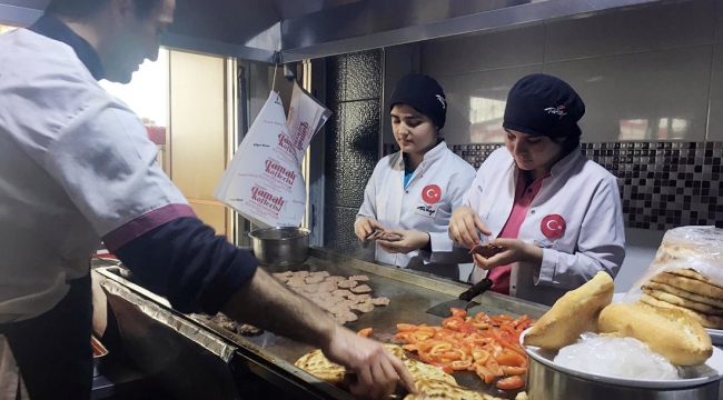 Gamalı Köftecisi ustalarından Zübeydeli öğrencilere mesleki eğitim