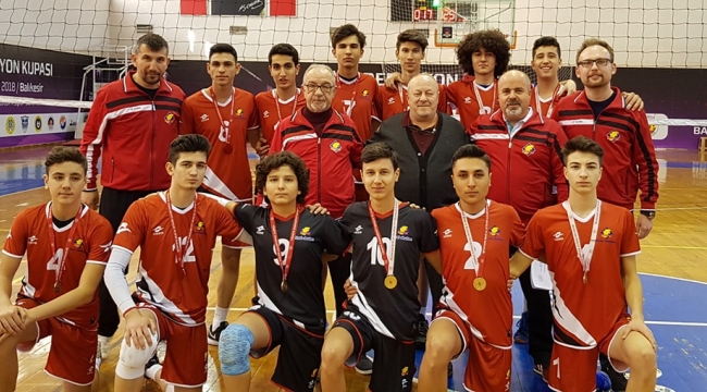 Özel Turgutlu Final Lisesi voleybolda bölge şampiyonu