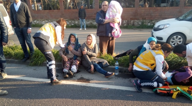 Refüje çarpan minibüs yan yattı: 1’i bebek 6 yaralı