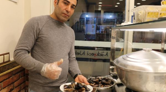 Ürettiği 'diyet midye' ile siparişlere yetişemiyor