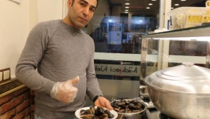 Ürettiği 'diyet midye' ile siparişlere yetişemiyor