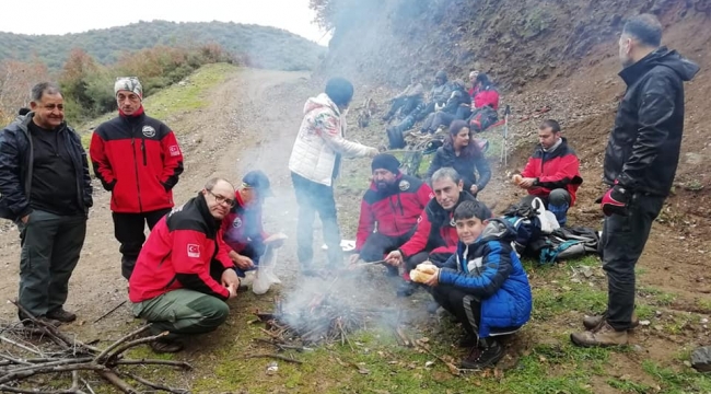 Zirve Dağcılık sporcuları Kayrak’tan Çatalköprü’ye yürüdü