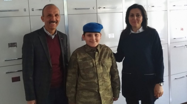 Şadi Turgutlulu  Mehmet, ortaokullarda İstiklal Marşını güzel okuma 1'incisi