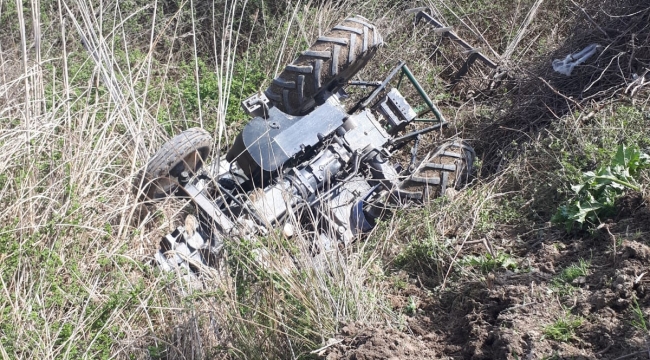 Traktör kurutma kanalına devrildi: 1 yaralı