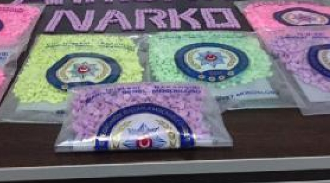 Yolcu otobüsündeki bavulda 7 bin 965 uyuşturucu hap ele geçirildi