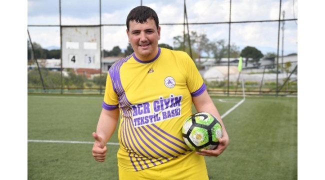 140 kiloluk futbolcu