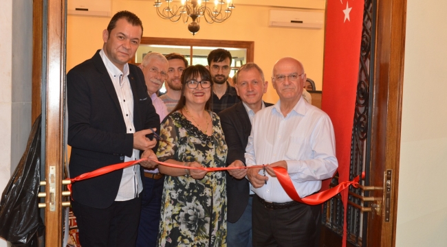 Ressam Kuşoğlu'nun 'Kirpikleri Nakışlı Kadınlar' sergisi açıldı