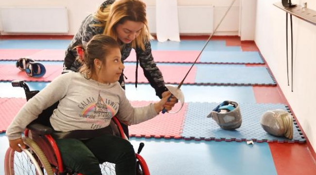 Spina bifida hastası Gülbahar'ın ay-yıldız hayali