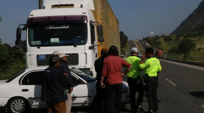 TIR'ın 300 metre sürüklediği otomobilden mucize kurtuluş