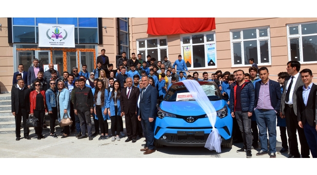 Toyota, İnci Üzmez'e eğitim amaçlı araç bağışladı