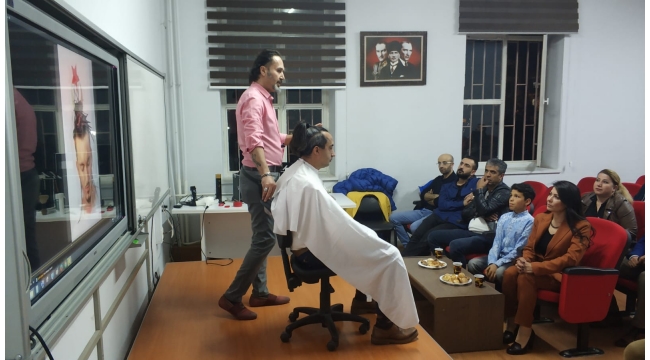 Turgutlu'da erkek berberlere saç kesim eğitimi verildi