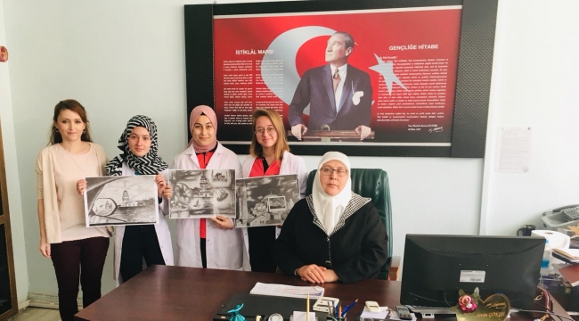 Zübeyde Hanım öğrencilerinin karakalem ve desen resim başarısı
