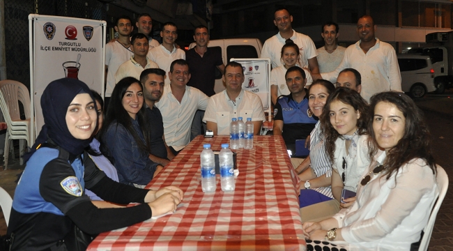 'Çayınızı içmeye geldik' ekibi Aşçı Yusuf'ta vatandaşları dinledi