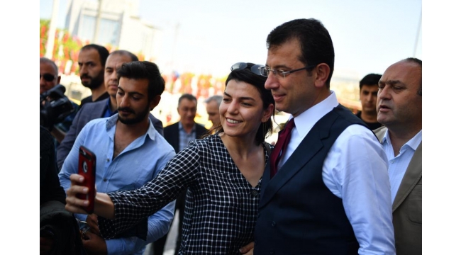 İstiklal Caddesi'nde İmamoğlu izdihamı