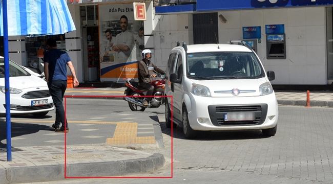 Kavşak trafiğine kaldırım engeli