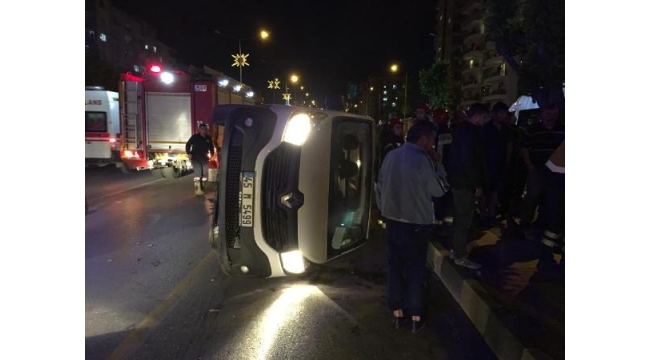 Otomobil ile çarpışan minibüsteki 4 kişi yaralandı