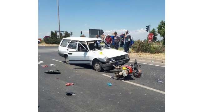 Otomobil ile motosiklet çarpıştı: 1 ölü, 2 yaralı