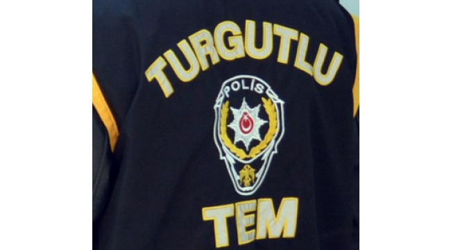 Polis, 1’i kadın 3 FETÖ’cüyü pazarda yakaladı