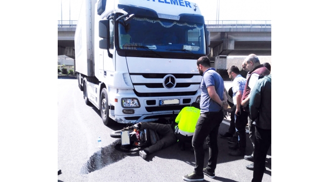 TIR’ın çarptığı motosiklet sürücüsü yaralandı