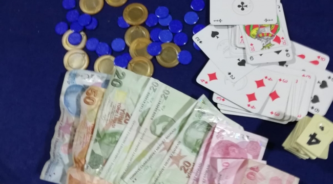 Turgutlu'da kumar operasyonu: 12 kişiye 3 bin 840 TL ceza!