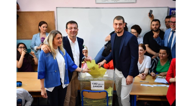 İmamoğlu, izdiham altında oyunu kullandı