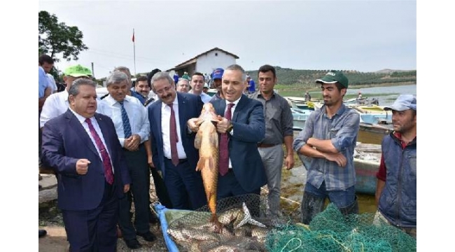 Marmara Gölü'nde balıkçılar 'Vira Bismillah' dedi