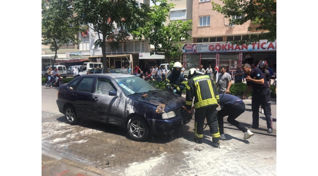 Seyir halinde yanan otomobil panik yarattı