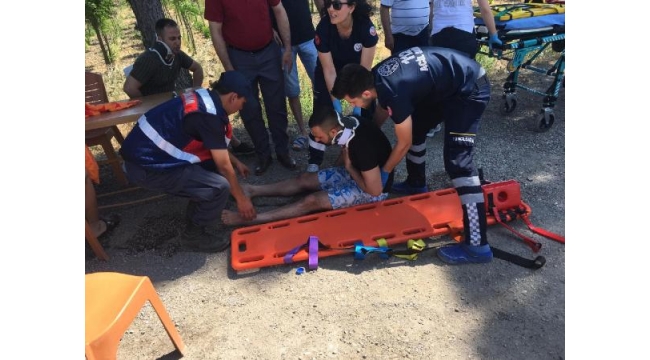 Trafik denetim noktasındaki beton bariyere çarptı: 3 yaralı