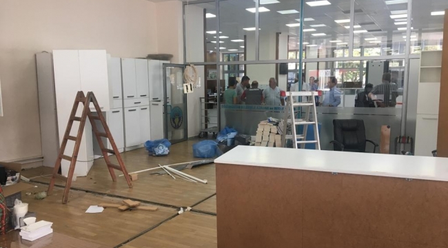 Turgutlu Belediyesinde 2 kat boşaltılıyor