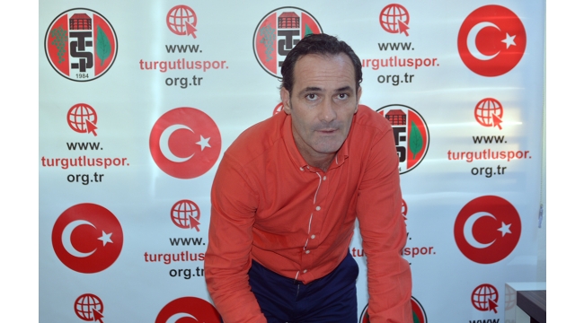 Turgutluspor Cüneyt Biçer'le imzaladı