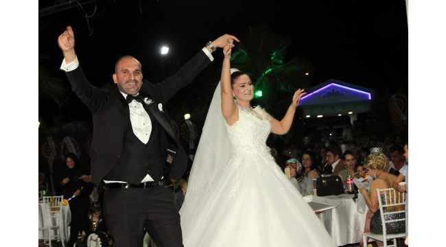 Aytül & Halil dünyaevine girdi