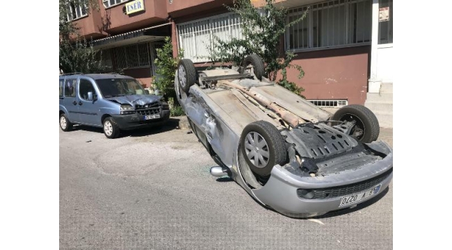 Hafif ticari aracın çarptığı otomobil takla attı: 1 yaralı