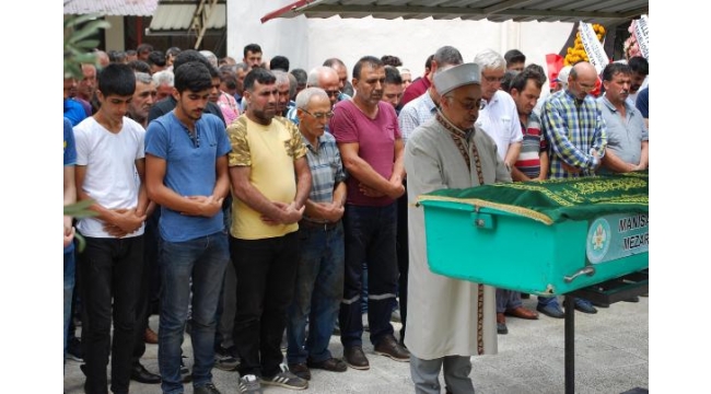Kazada ölen 6 kişiden 5'inin cenazeleri toprağa verildi