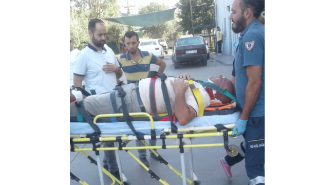Otomobil benzinlikte yayaya çarptı