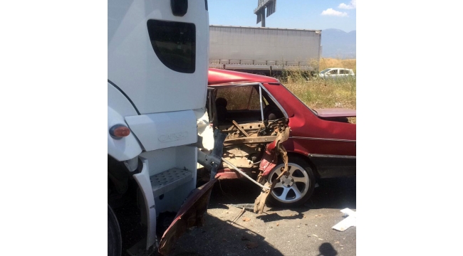 TIR ile çarpışan otomobilin sürücüsü yaralandı