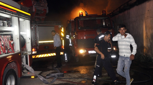 Turgutlu'da 25 kişinin yaşadığı ev alev alev yandı