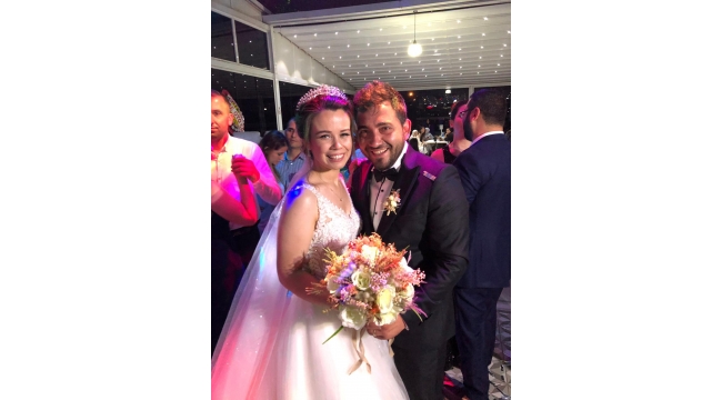 Yunus & Nergiz dünya evine girdi