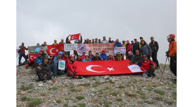Zirve dağcıları Gelincikana Zirvesi’ndeydi