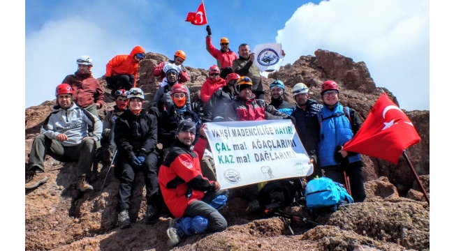 3917 metrelik Erciyes Dağı’nda ‘vahşi madenciliğe hayır!’