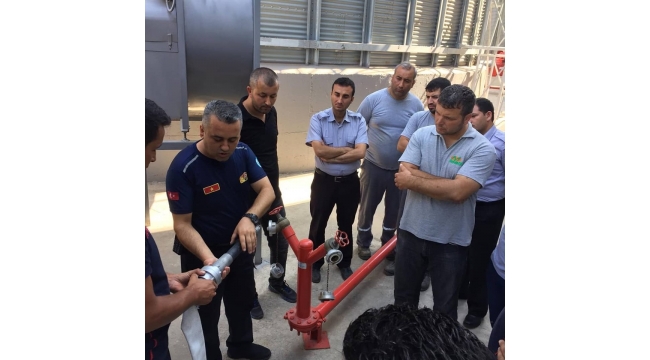 İtfaiyeden Matlı Yem fabrikasında yangına müdahale eğitimi